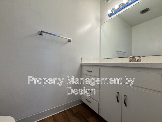 Building Photo - 1039 5th St