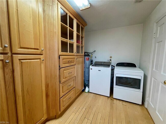 Building Photo - 2402 Whaler Ct