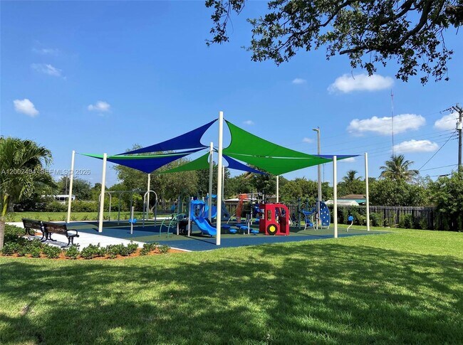 Building Photo - 581 NW 185th St