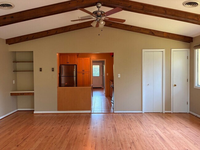 Building Photo - 203 Fleetwood Dr