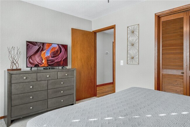 Building Photo - 6 Connie Ln