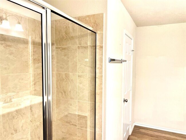 Building Photo - 15827 Sunny Stone Dr