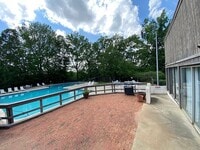 Building Photo - 128 Inglewood Way