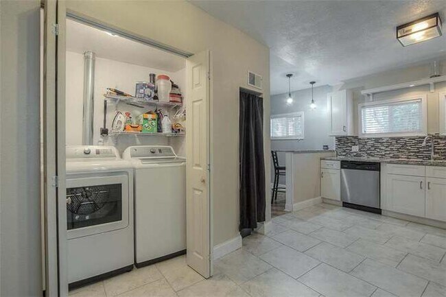 Building Photo - 5041 N Garfield Ave