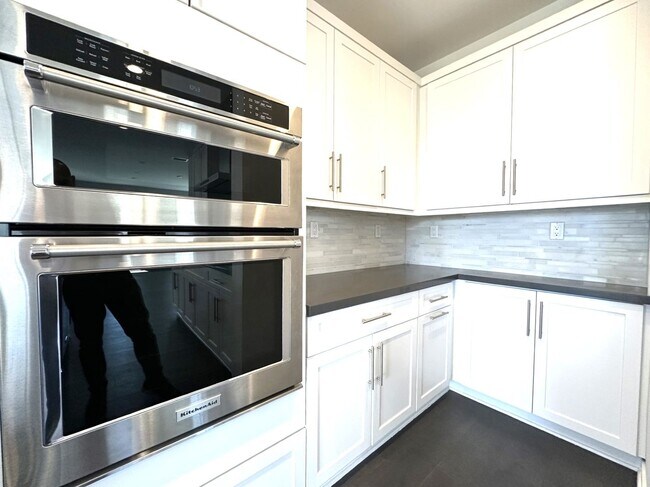 Building Photo - Civita/Apex – Luxury 3BR 3.5BA, Valley Vie...
