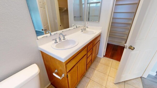 Building Photo - 7254 Shoreline Dr