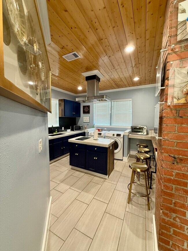 Building Photo - 2312 37th St