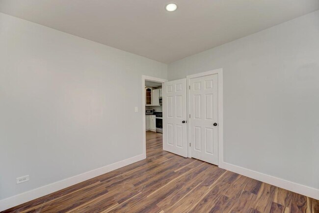 Building Photo - 1400 N 22nd Ave