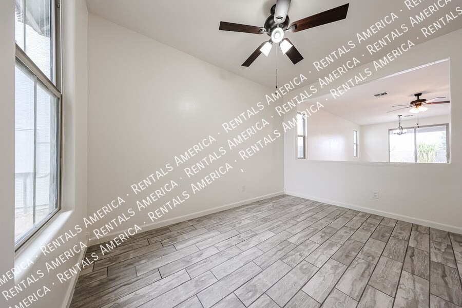Building Photo - 9820 W Sanna St