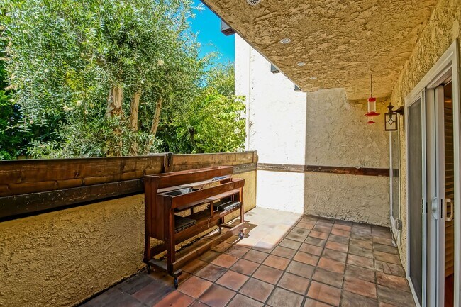 Building Photo - BRIGHT & AIRY, REAR-UNIT TOWNHOUSE W/ SPACIOUS PATIO, BALCONY & HUGE 2-CAR GARAGE IN GATED COMMUN...