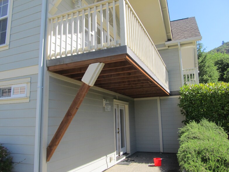 Building Photo - 1660 NE Foothill Blvd