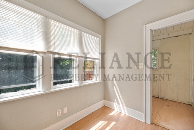 Building Photo - 607 N Lorraine Ave