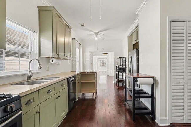 Building Photo - 160 Ormond St SE