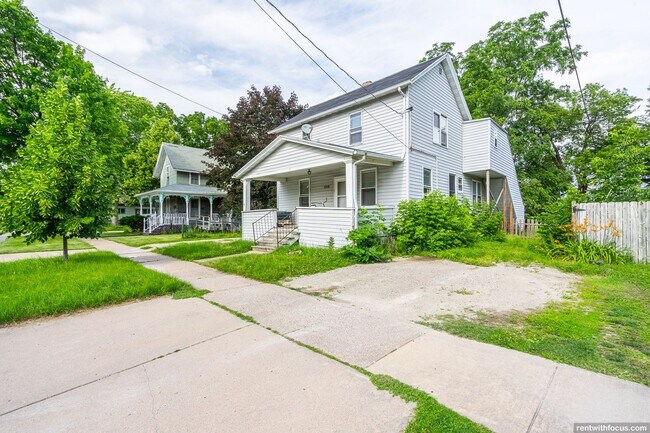 Building Photo - 1016 N Union St