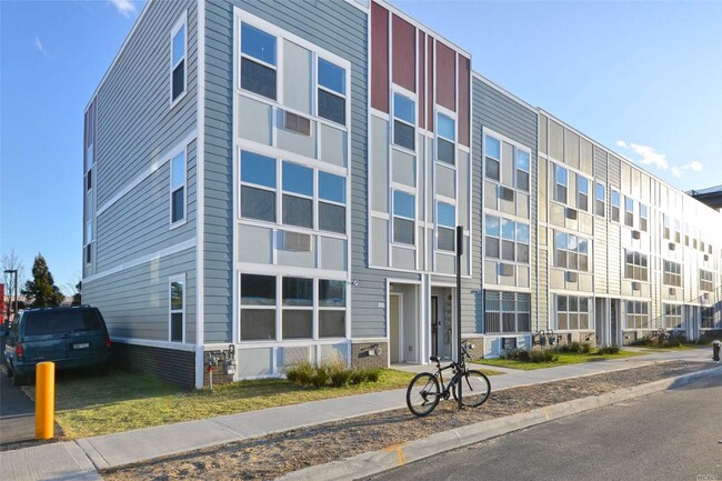 Building Photo - 420 Schroeders Ave