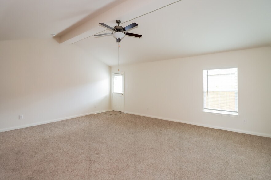 Building Photo - 26816 Steinbeck Dr