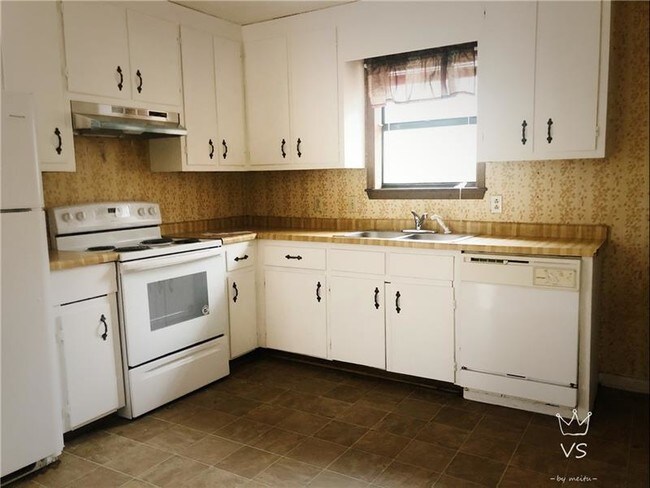 Building Photo - 271 E Wright St