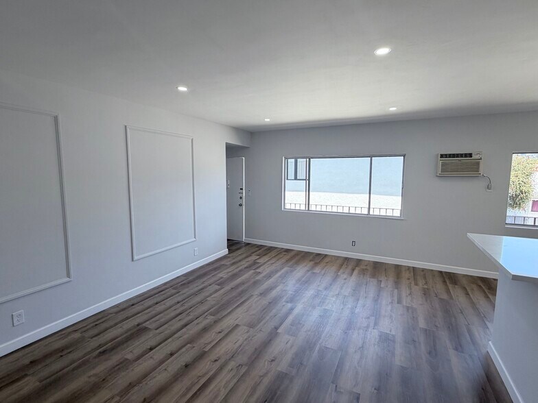 Building Photo - 1223 N Kingsley Dr