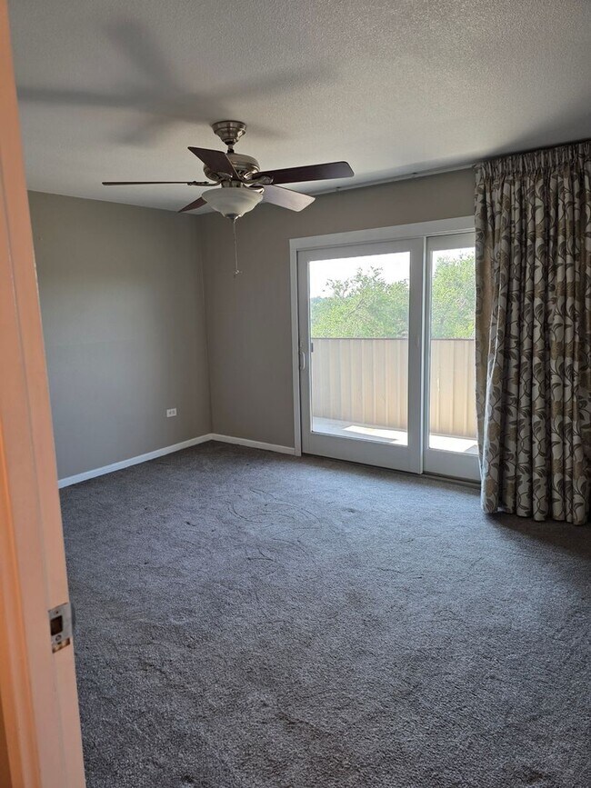Building Photo - Remodeled 1 BDR in Capital Hill.  Location...