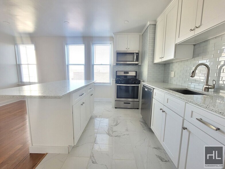 Building Photo - Tastefully Renovated 2 bedroom 1 bathroom w/ in unit laundry tucked away in bay ridge
