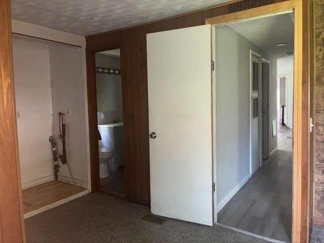 Building Photo - 476 Stallion Ct