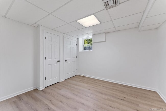 Building Photo - 25 Saxon Wds Rd