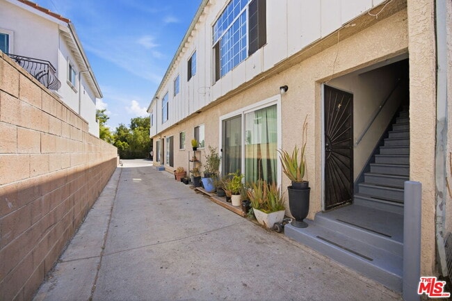 Building Photo - 4841 W 18th St