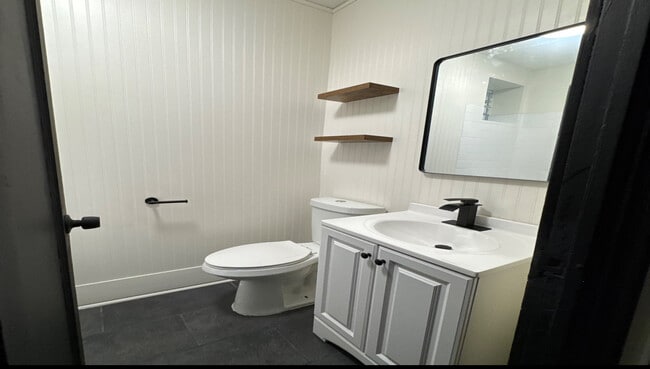 Building Photo - 7357 S St Lawrence Ave