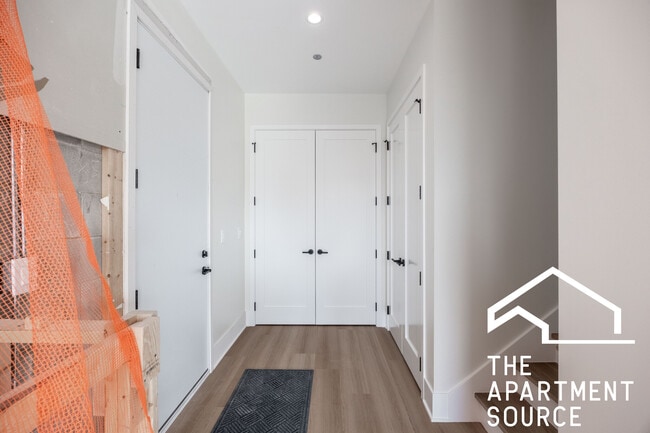 Building Photo - 1620 W Grand Ave