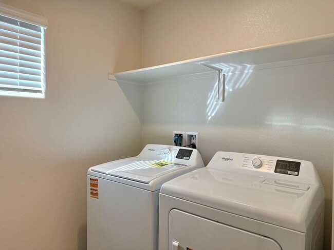 Building Photo - Modern West Sacramento Home Now for Lease