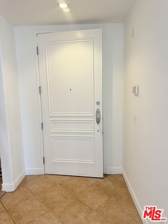 Building Photo - 345 S Reeves Dr