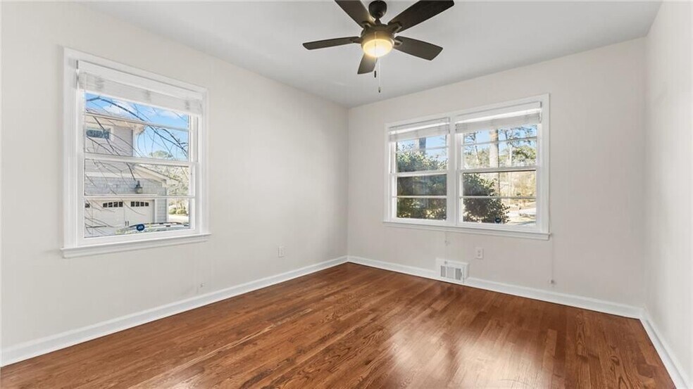 Building Photo - 2038 S Akin Dr