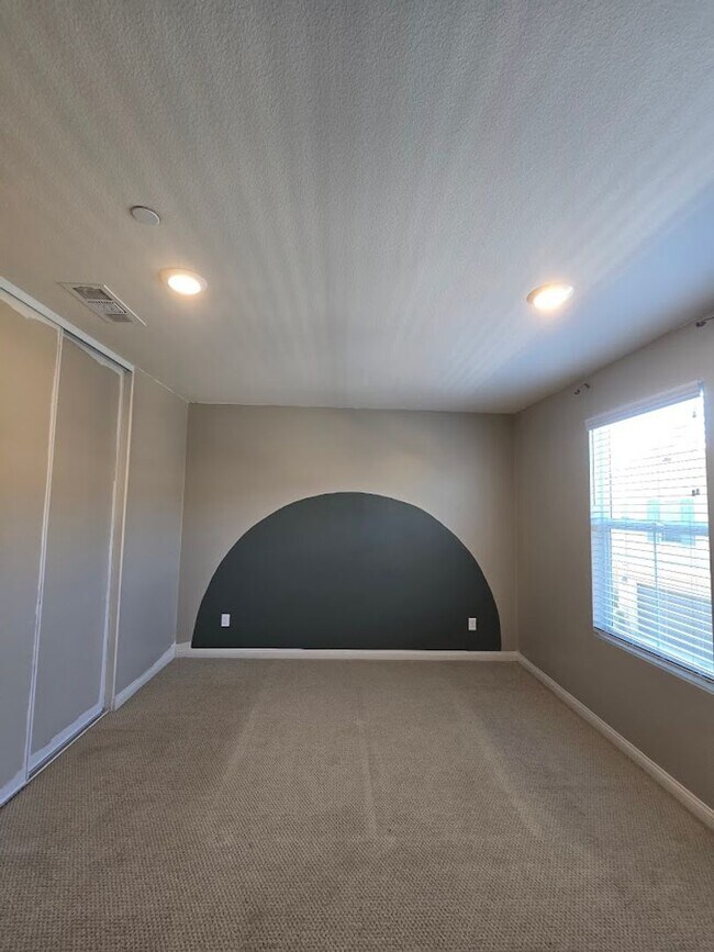Building Photo - 3-Bedroom Home in Gated Community with Mod...