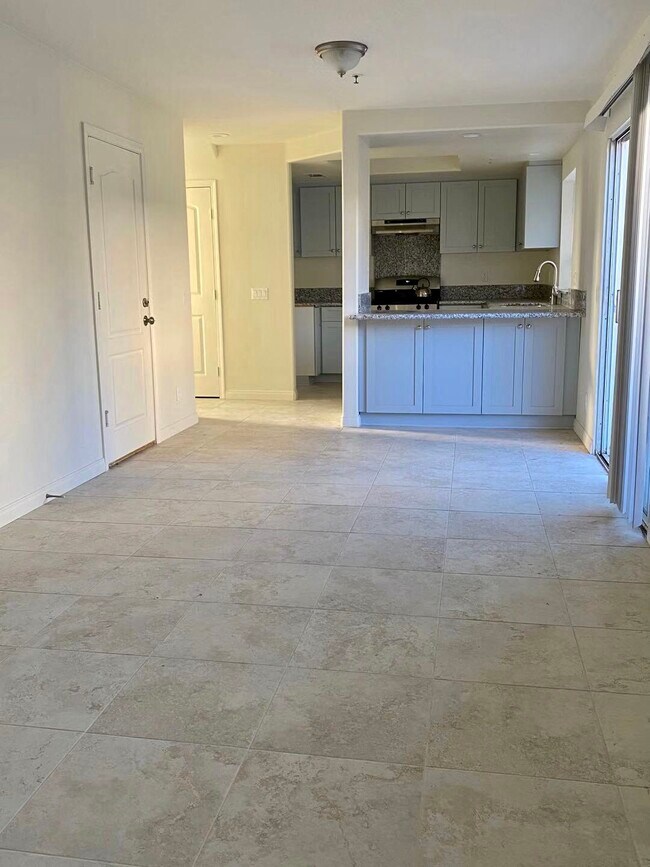 Building Photo - 809 W Duarte Rd