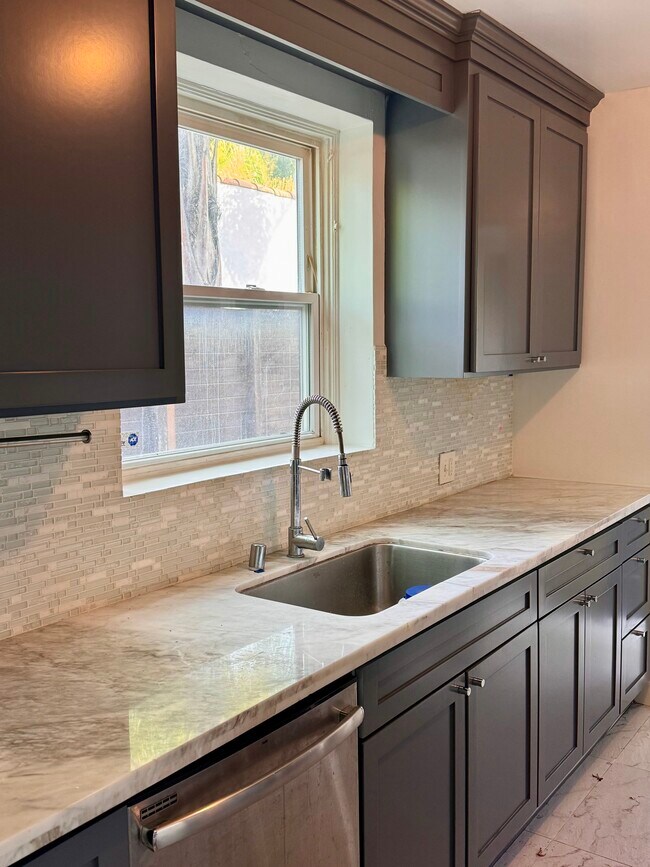 Building Photo - 1426 Hauser Blvd