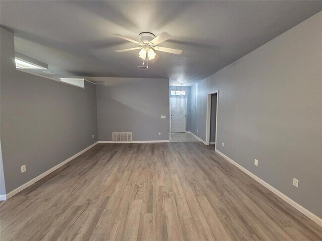 Building Photo - 9401 Buttonfield Ave