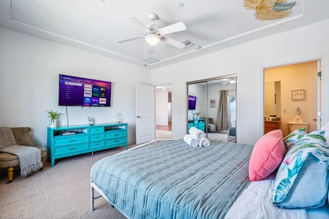 Building Photo - 3 BR + Bonus, Fully furnished, Includes Ut...