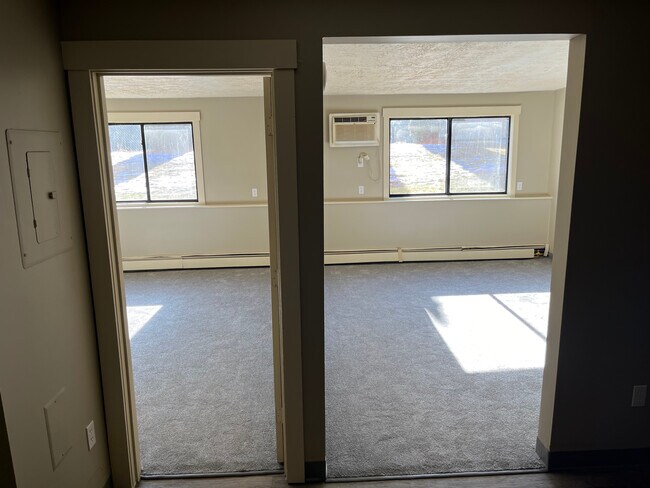 Building Photo - 35 Log St