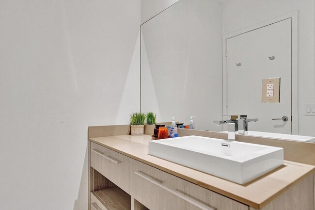 Building Photo - 4111 S Ocean Dr