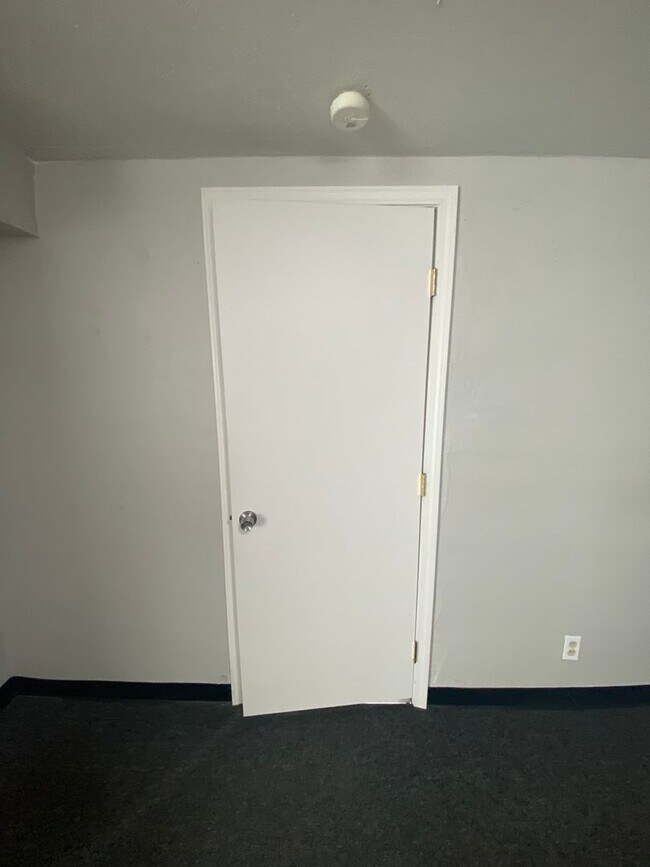 Building Photo - 303 Ivy St