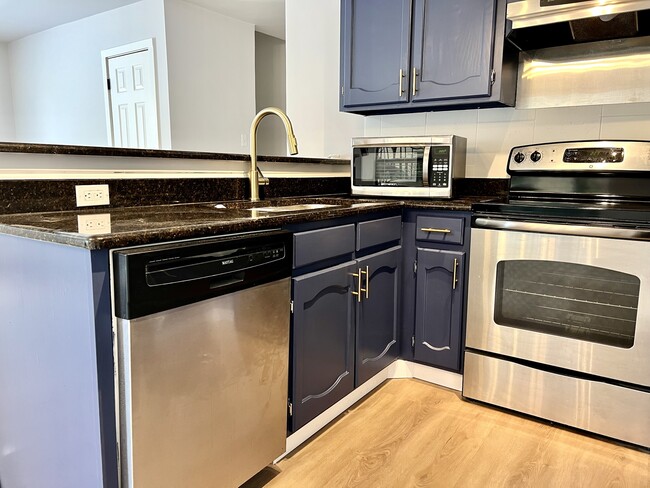 Building Photo - 3022 Forest Ln
