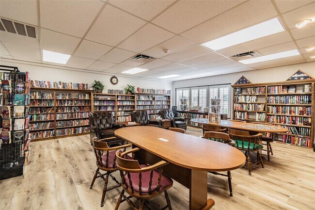 Building Photo - 11110 Carriage Hill Dr