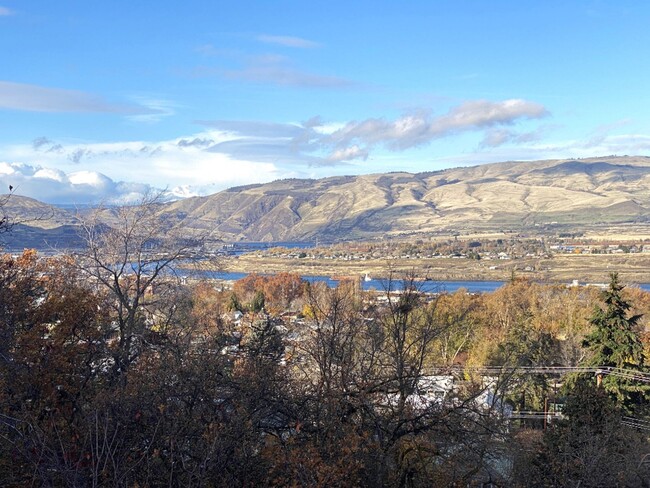 Building Photo - Scenic River View