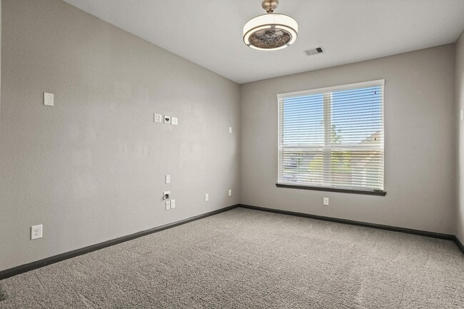 Building Photo - 14105 N Lake Branch Ln