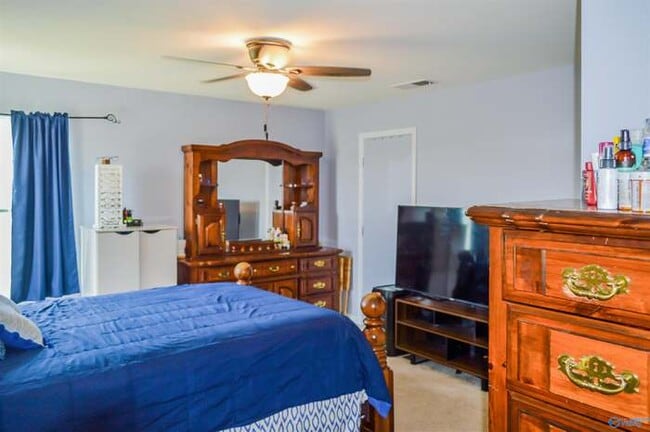 Building Photo - 3284 Castlecreek Dr