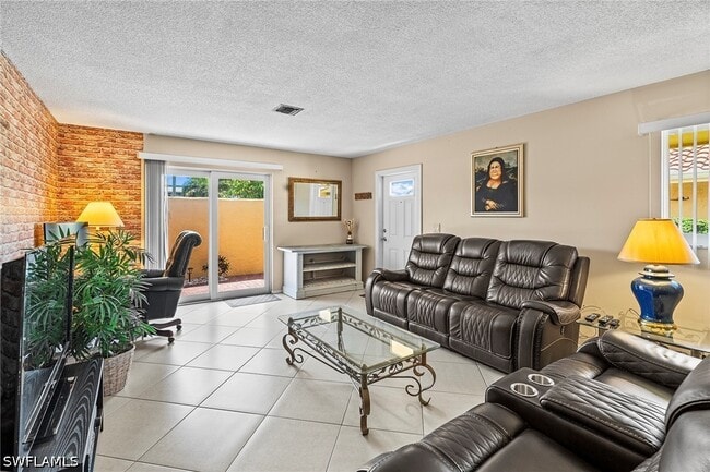 Building Photo - 131 Teryl Rd