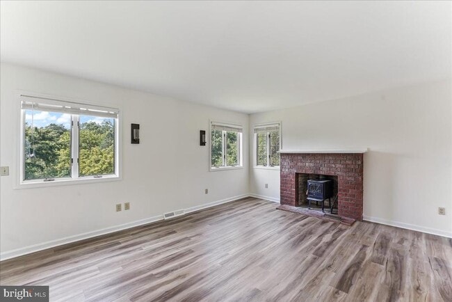 Building Photo - 619 E Hillendale Rd