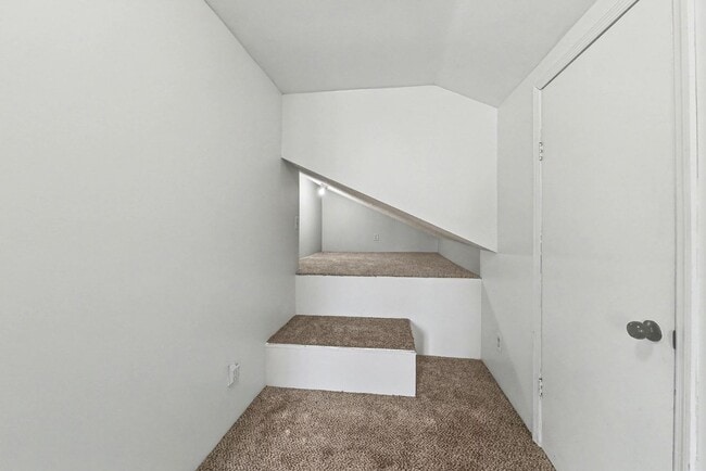 Building Photo - 108 Laurels Curve