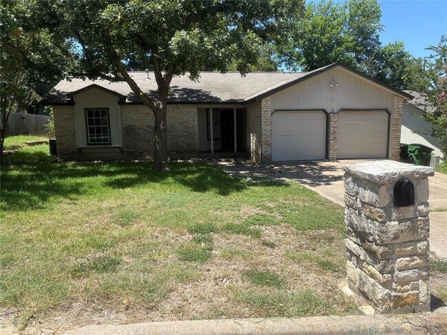 Building Photo - 2304 Silver Spur Dr