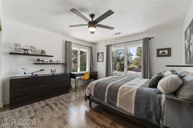 Building Photo - 2233 Versailles Ct